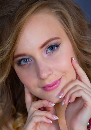 Stunning 18 invite you to explore xxx pics featuring Angela demonstrating amazing shape