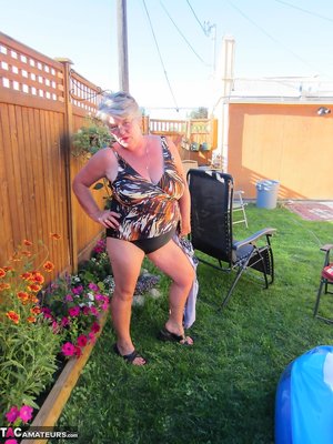 TAC Amateurs offers a free xxx photo gallery with Girdle Goddess xxx gallery 265594