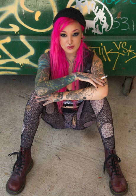 Burning Angel are pleased to offer you a free pics featuring Kelsi Lynn showing hot body